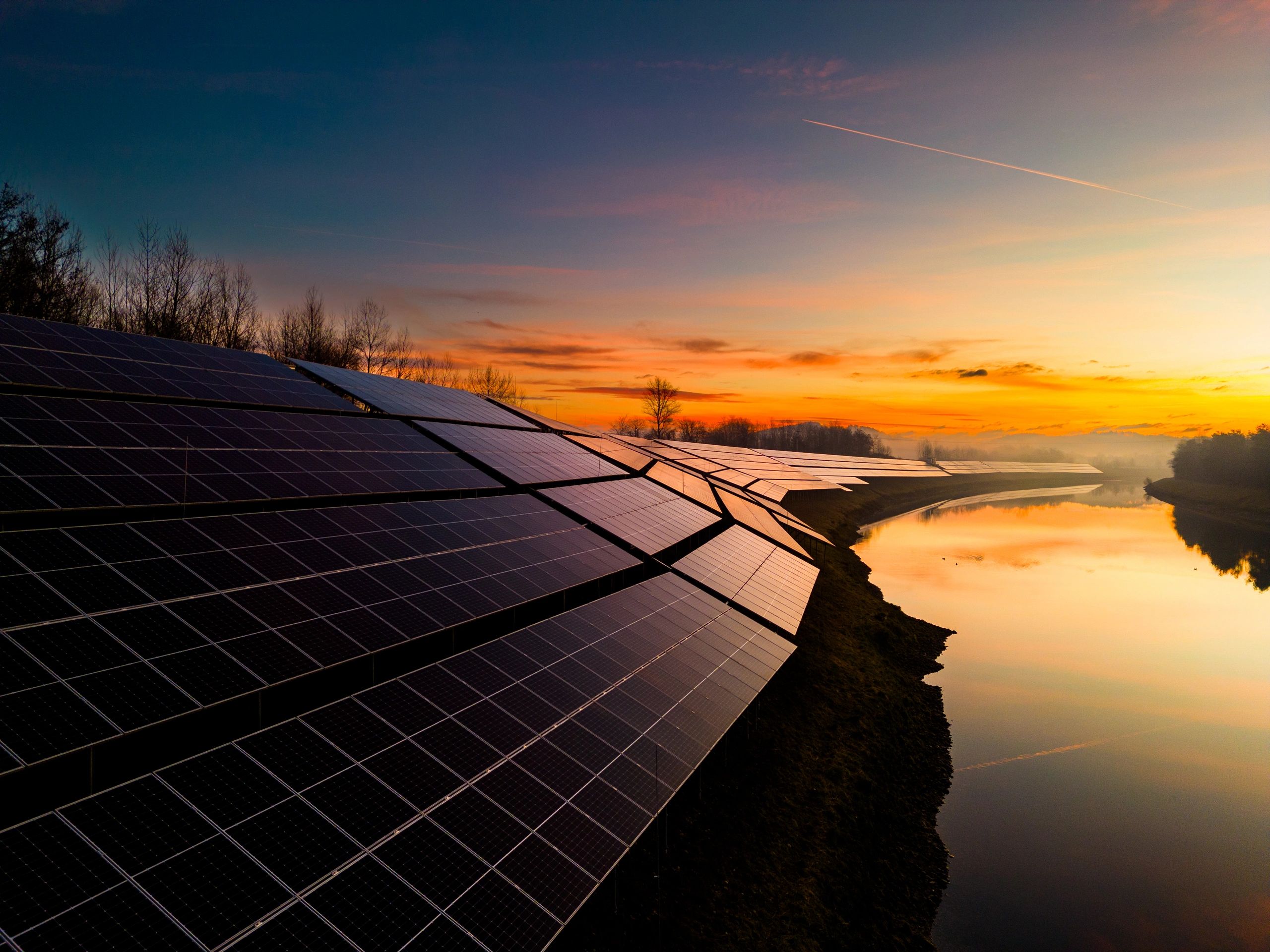 Solar power station with photovoltaic panels